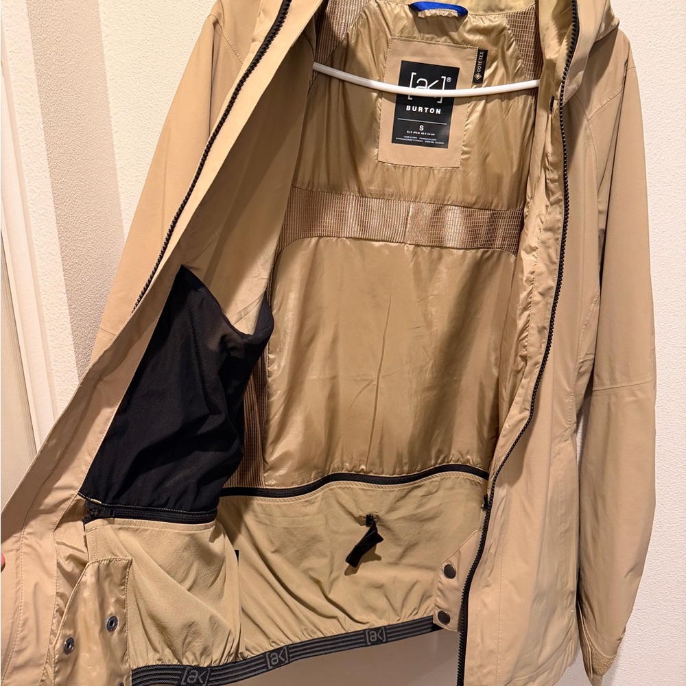 Burton Women’s  [ak]® Upshift GORE-TEX 2L Jacket, Size S - Picture 11 of 12